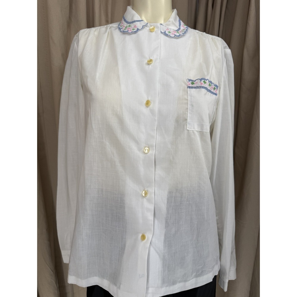 Vintage White Embroidered Blouse Floral Scalloped Collar Button Down Top 40 Bust
